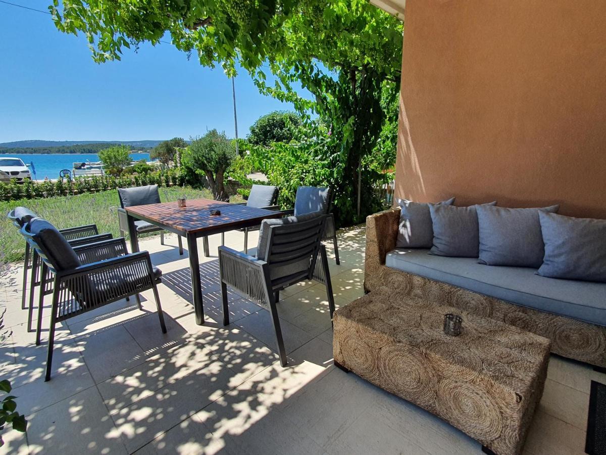 Apartments Villa Oliva Turanj Εξωτερικό φωτογραφία