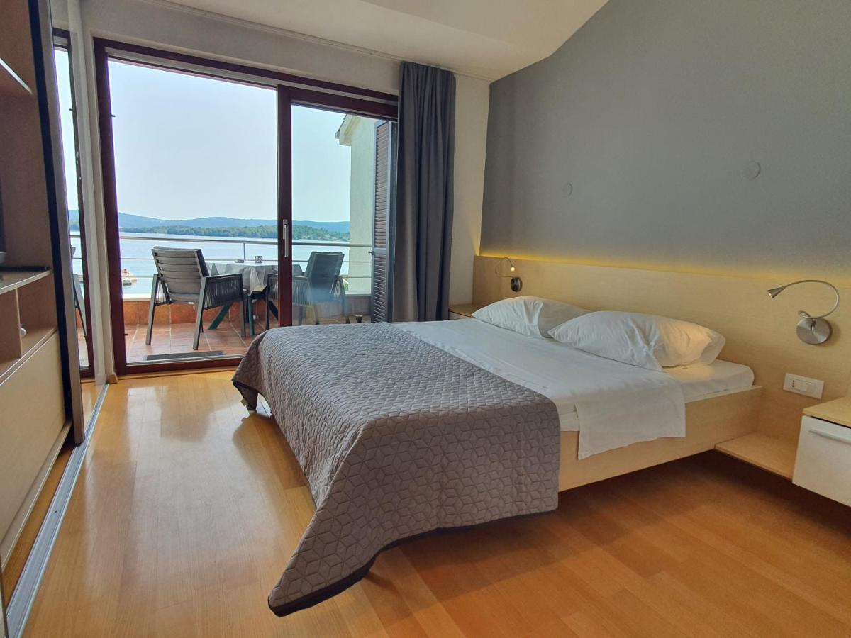Apartments Villa Oliva Turanj Εξωτερικό φωτογραφία