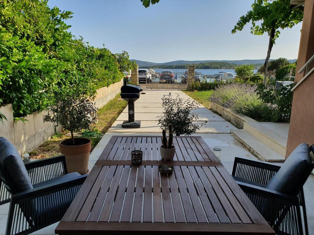 Apartments Villa Oliva Turanj Εξωτερικό φωτογραφία