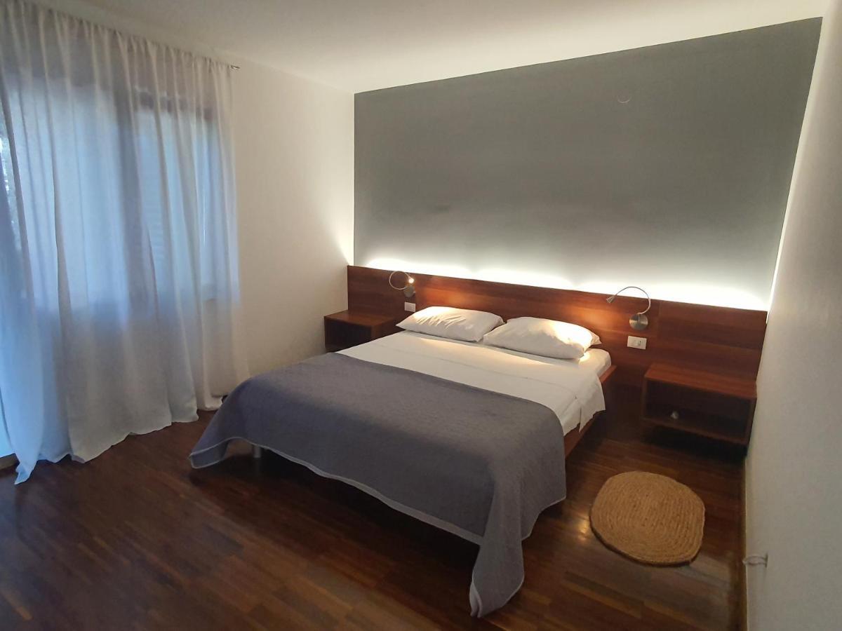 Apartments Villa Oliva Turanj Εξωτερικό φωτογραφία