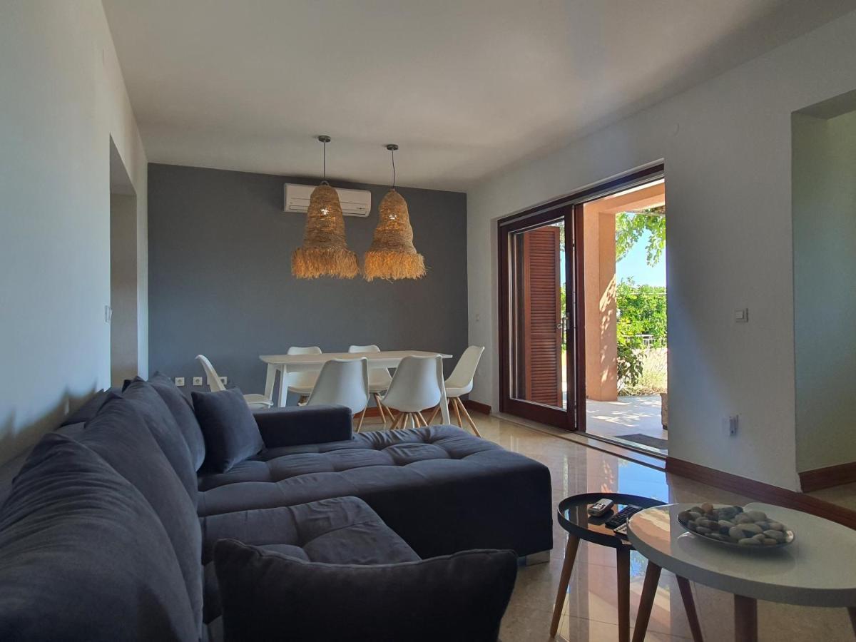 Apartments Villa Oliva Turanj Εξωτερικό φωτογραφία
