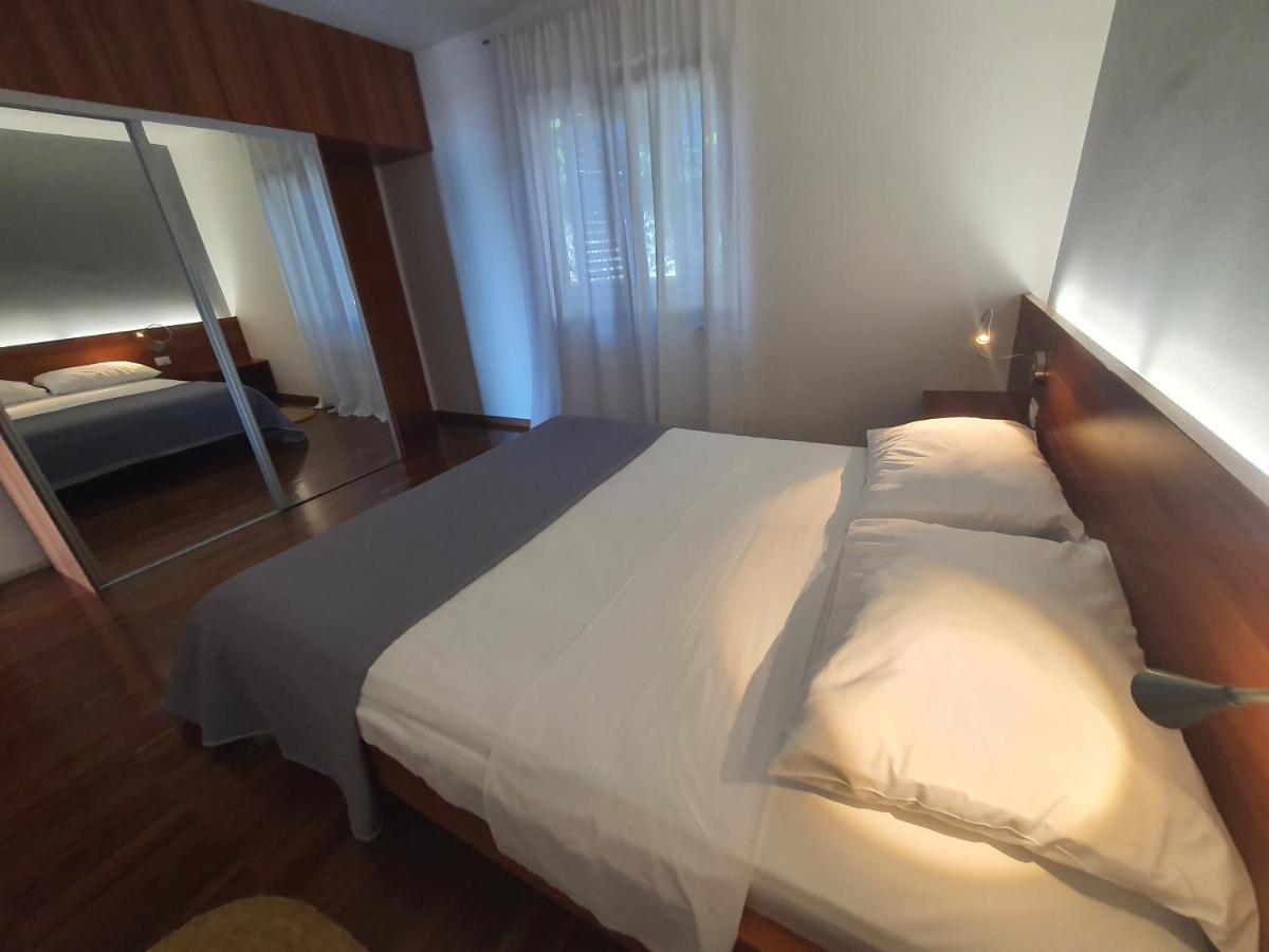Apartments Villa Oliva Turanj Εξωτερικό φωτογραφία