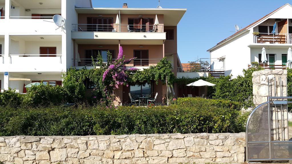 Apartments Villa Oliva Turanj Εξωτερικό φωτογραφία
