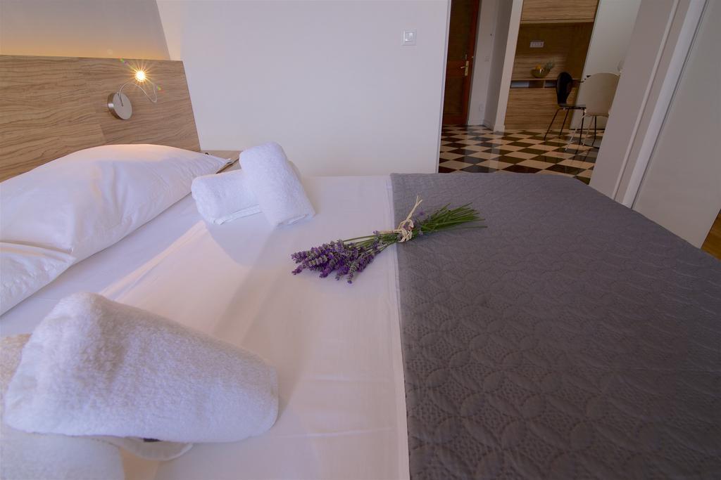 Apartments Villa Oliva Turanj Εξωτερικό φωτογραφία
