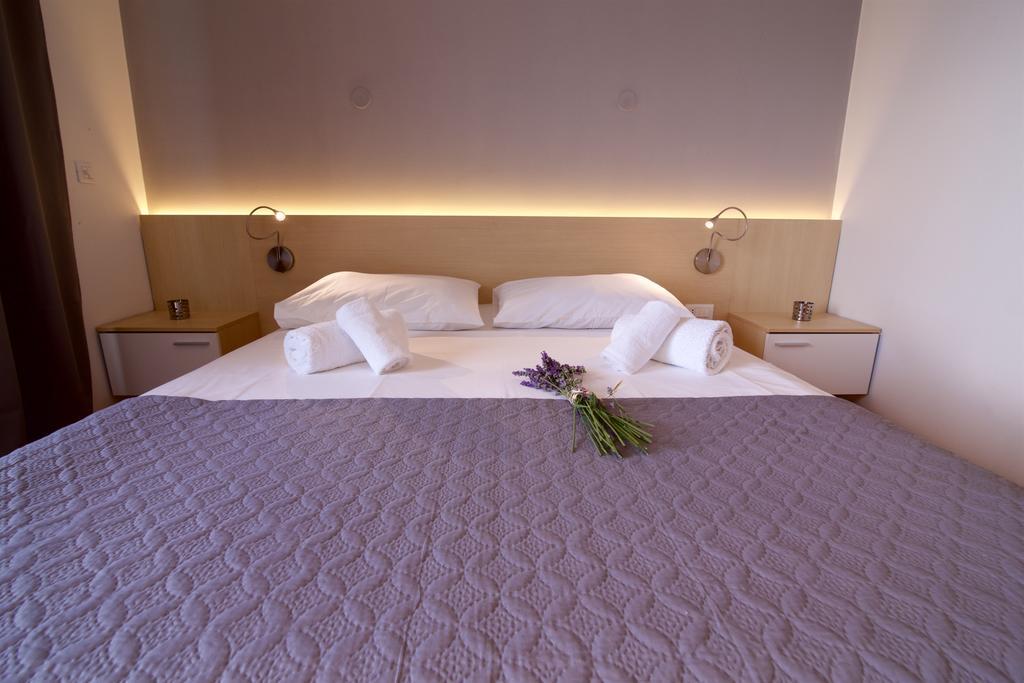 Apartments Villa Oliva Turanj Εξωτερικό φωτογραφία