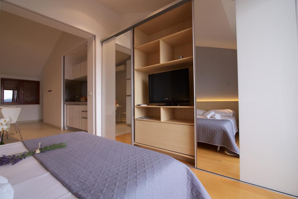 Apartments Villa Oliva Turanj Εξωτερικό φωτογραφία