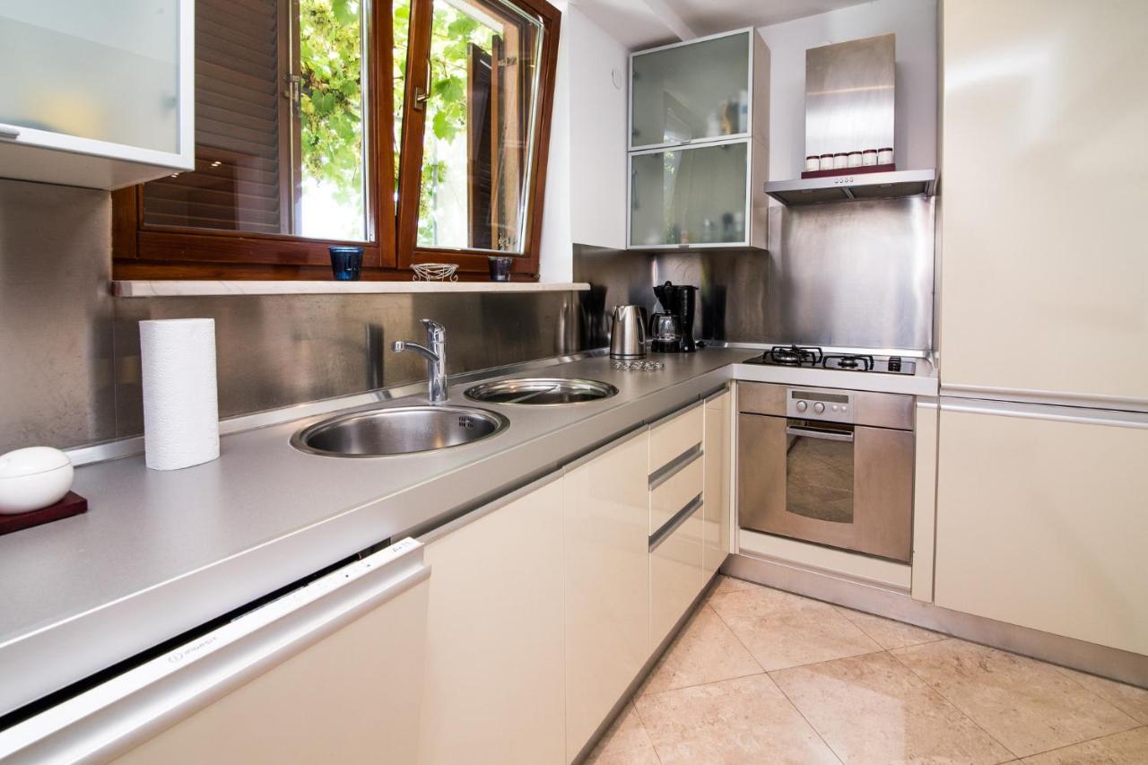 Apartments Villa Oliva Turanj Εξωτερικό φωτογραφία